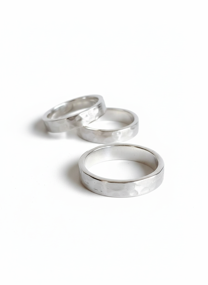 Sterling Silver Soli ld Hammered Band Ring