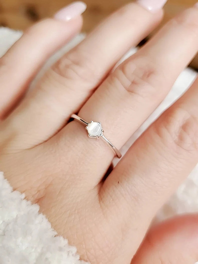 Sterling Silver 925 Solitaire Mother of Pearl Ring