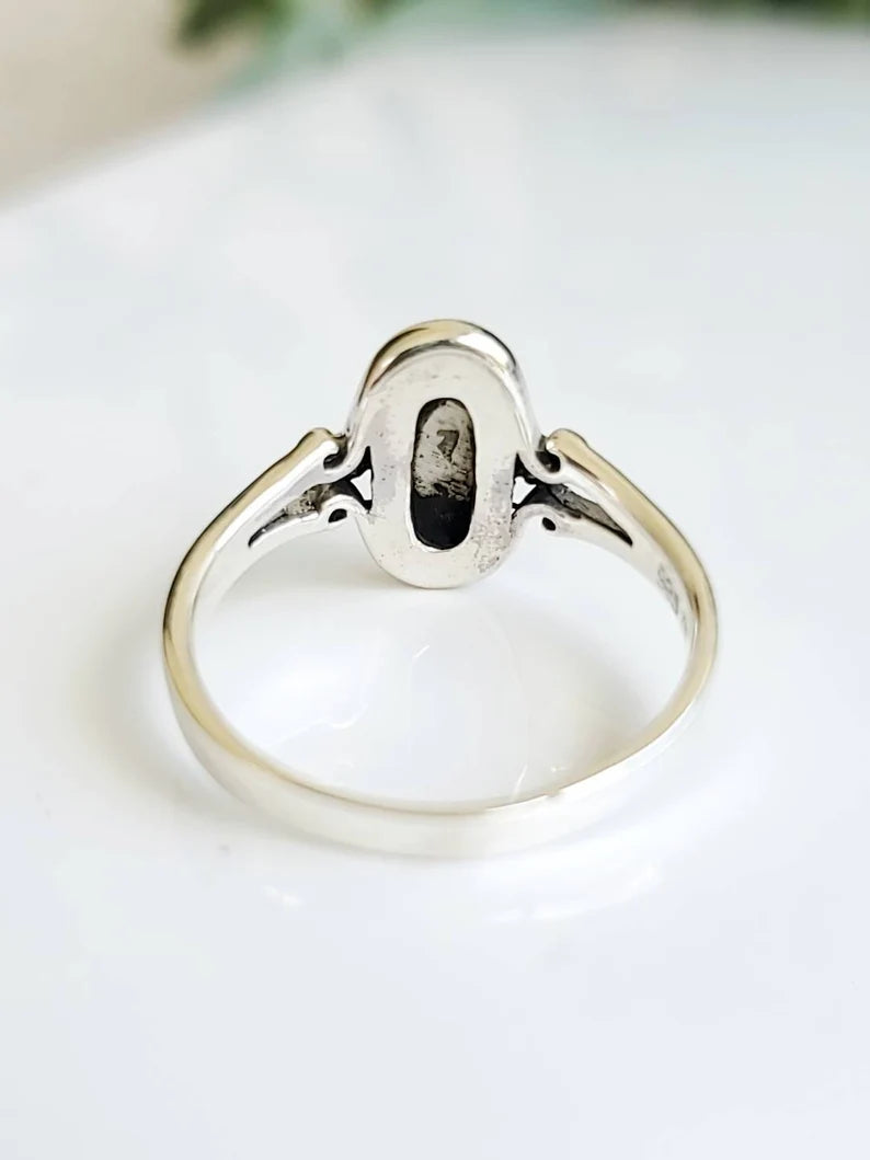 Sterling Silver Mother of Pearl Oval Stone Ring - view 5
