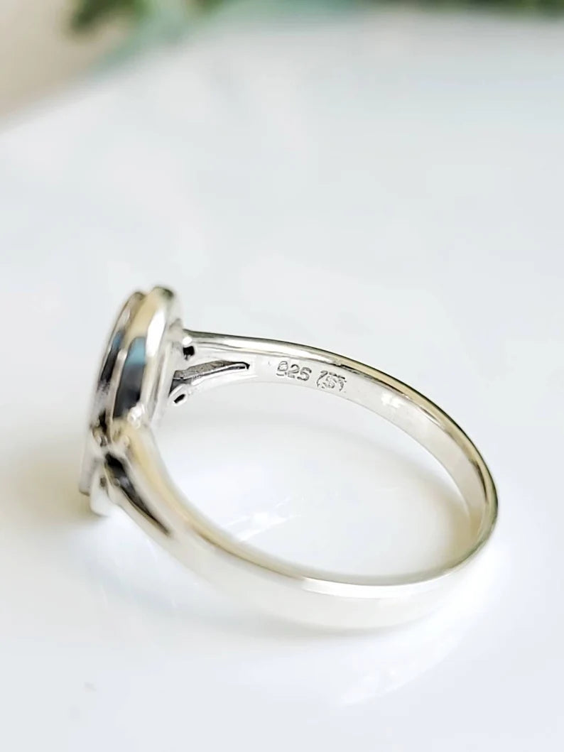 Sterling Silver Mother of Pearl Oval Stone Ring - view 3