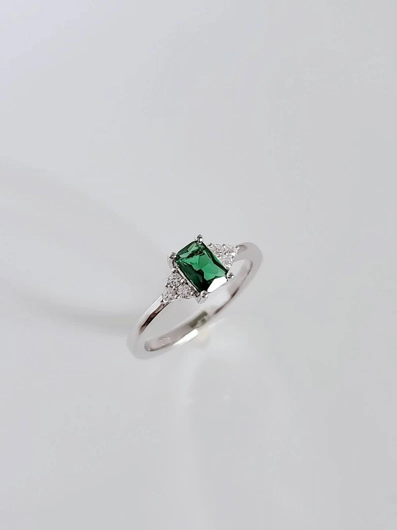 Sterling Silver 925 Princess Cut Emerald Ring - view 4