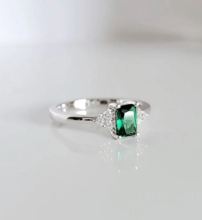 Sterling Silver 925 Princess Cut Emerald Ring - view 3