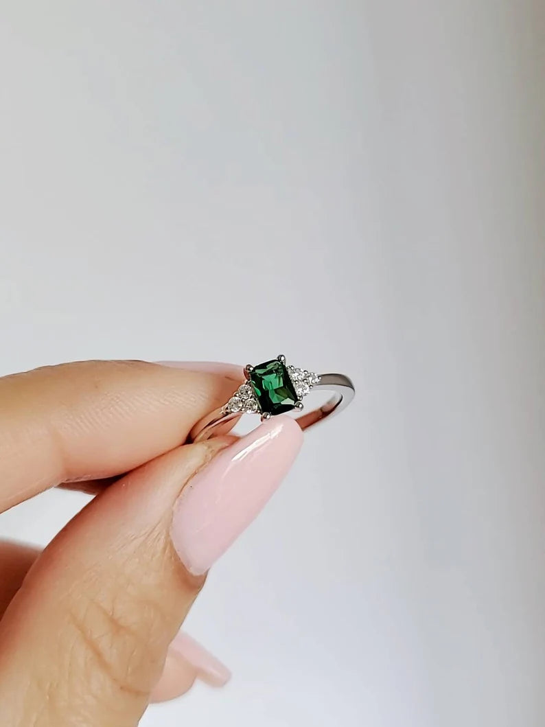 Sterling Silver 925 Princess Cut Emerald Ring - view 7