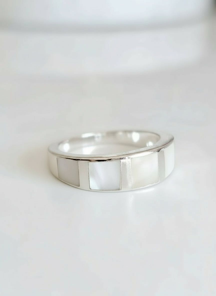 Sterling Silver 925 Mother of Pearl Band Ring