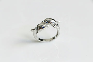 Silver dolphin ring with blue gemstones 