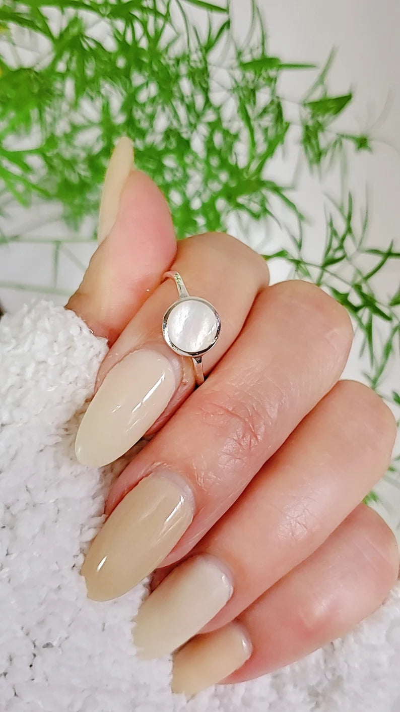 Sterling Silver Round Mother of Pearl Ring - view 6