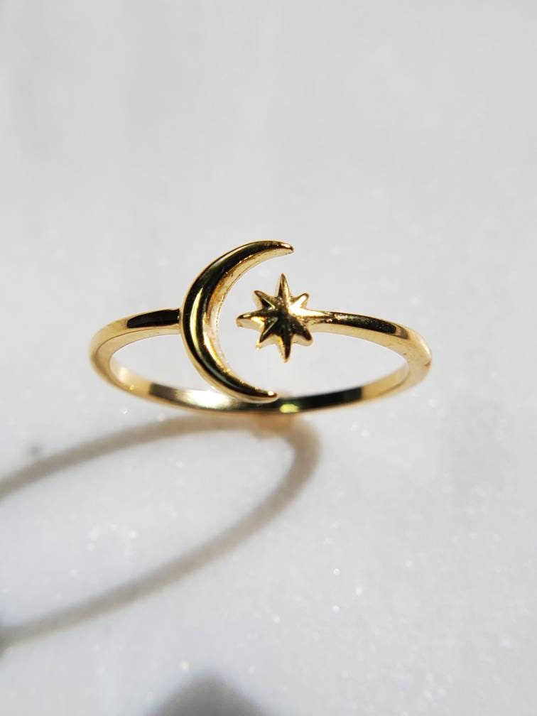 Thin Gold Moon Star Ring - view 3