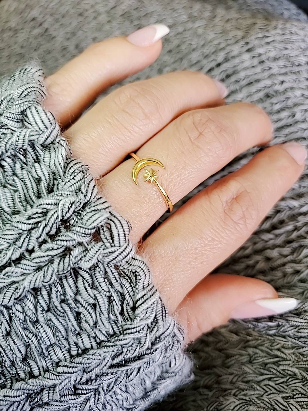 Thin Gold Moon Star Ring - view 2