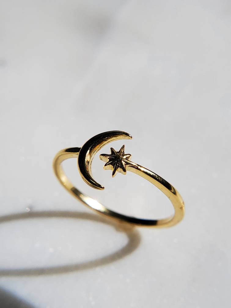 Thin Gold Moon Star Ring - view 8