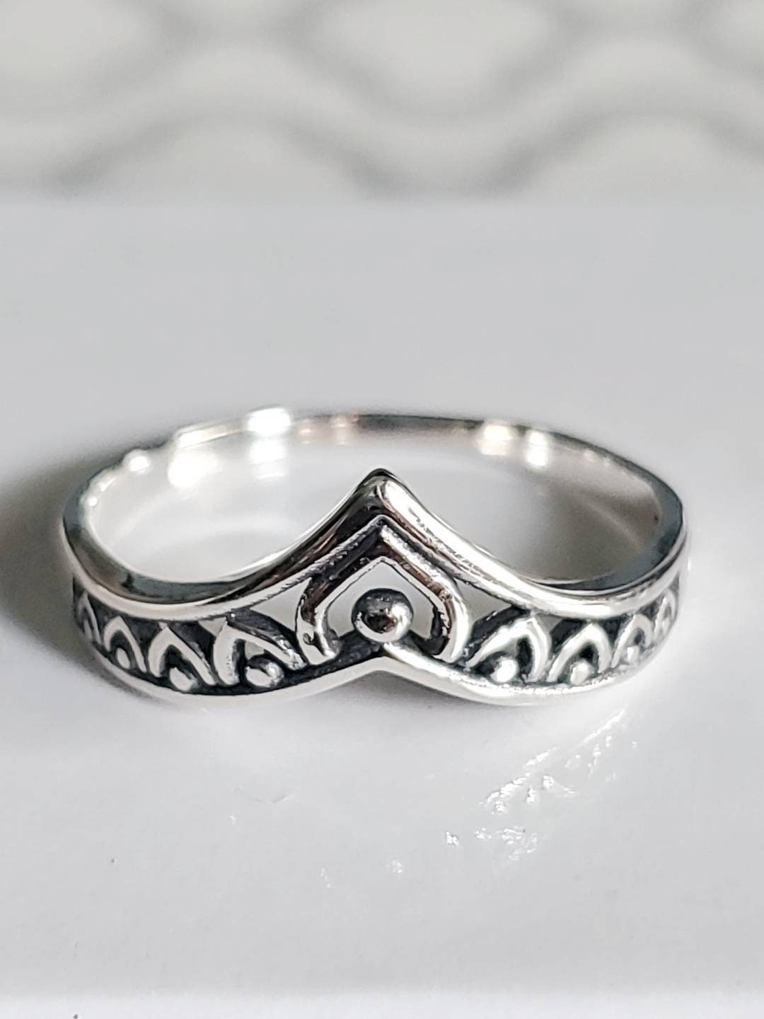 Sterling Silver Chevron V Ring