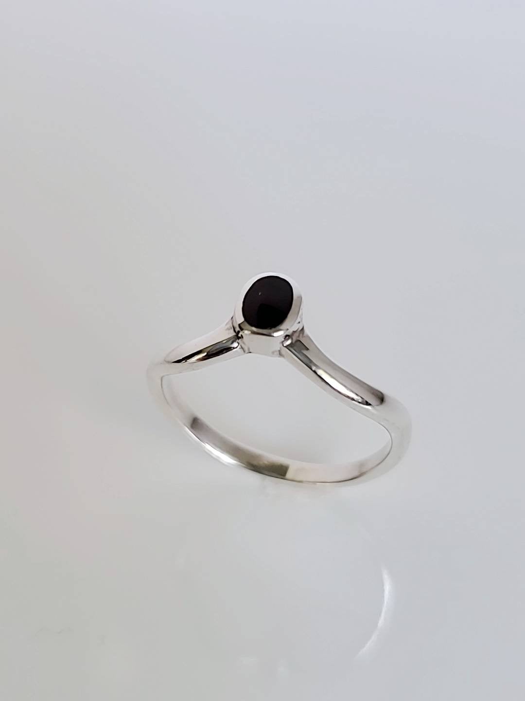 Sterling Silver Dainty Chevron Onyx Ring - view 9
