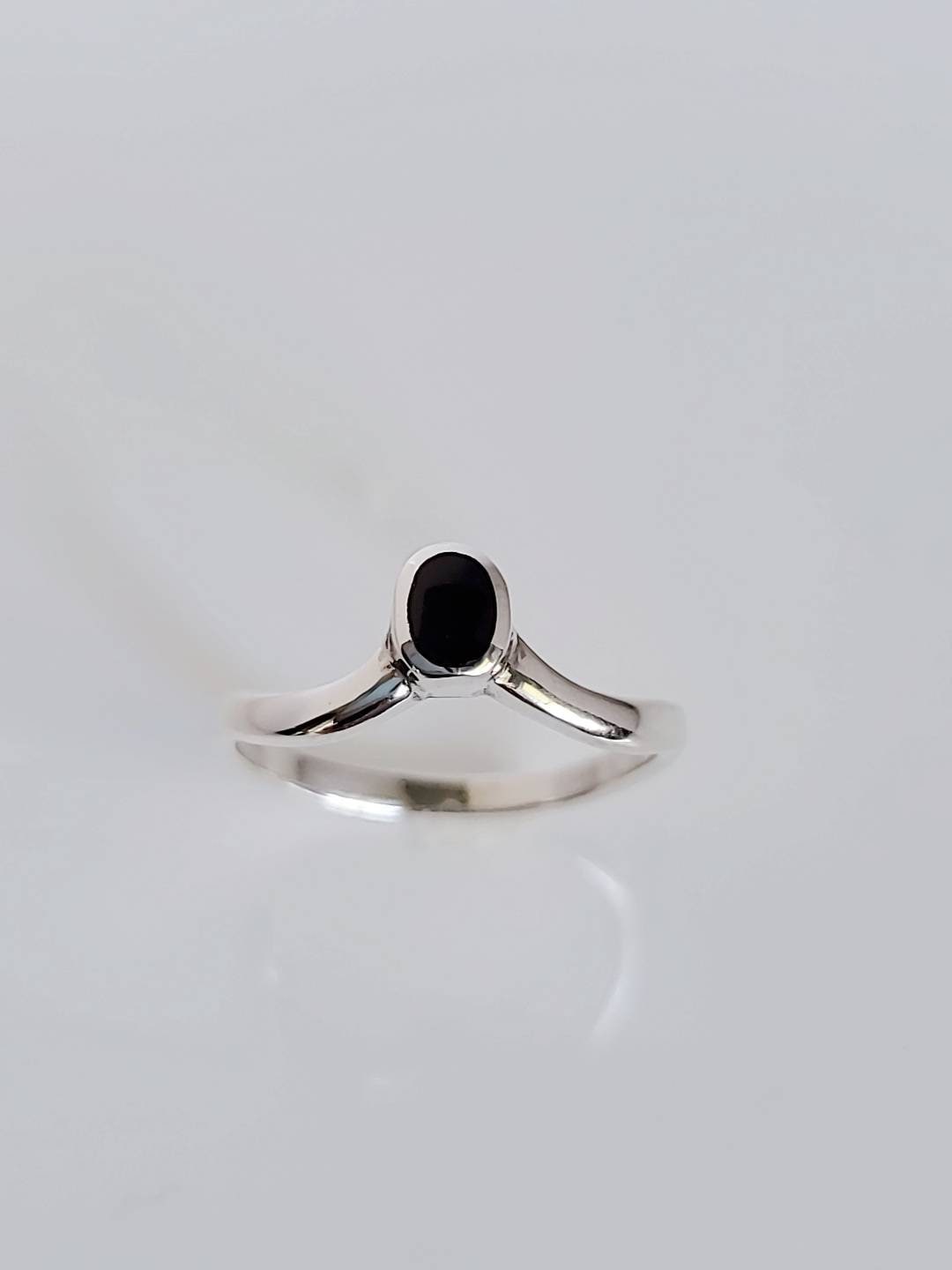 Sterling Silver Dainty Chevron Onyx Ring - view 7