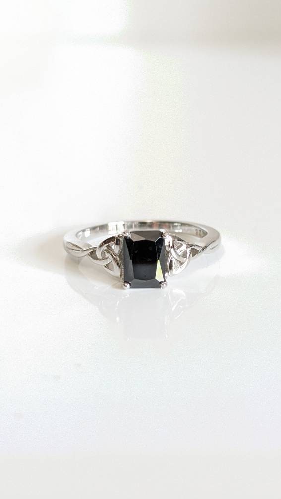 Sterling Silver Onyx Celtic Ring - view 11