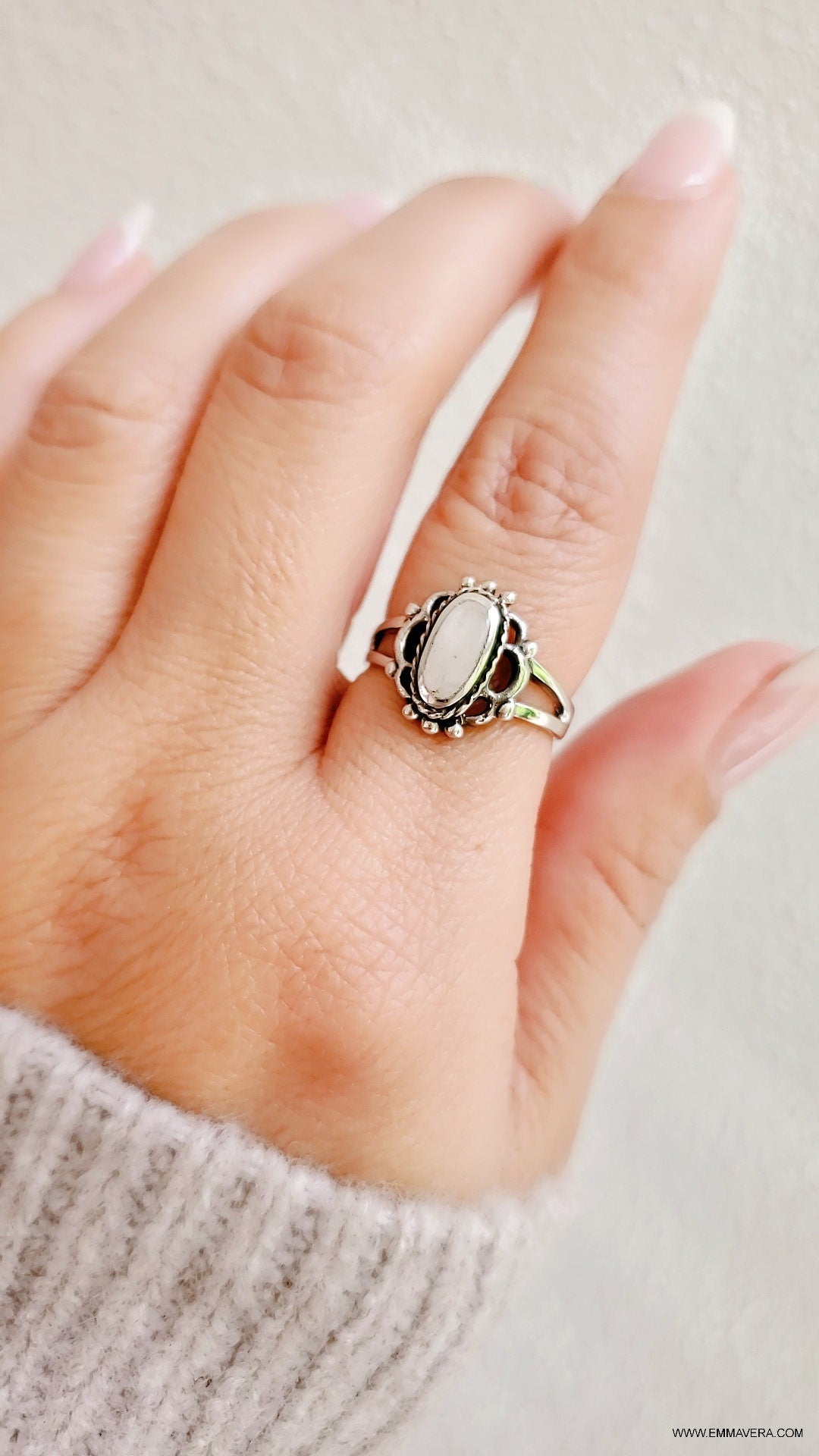 Sterling Silver Vintage Mother of Pearl Ring - view 4