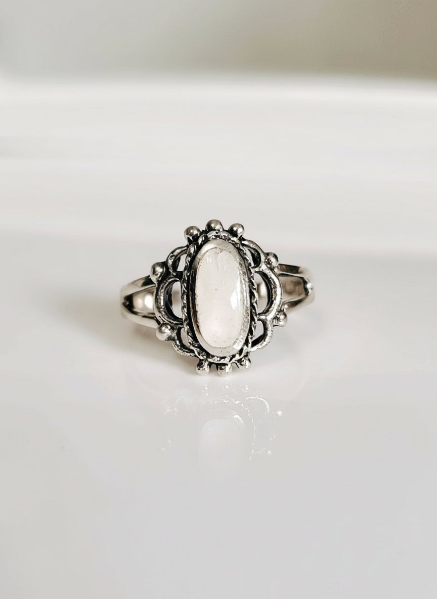 Sterling Silver Vintage Mother of Pearl Ring - view 5