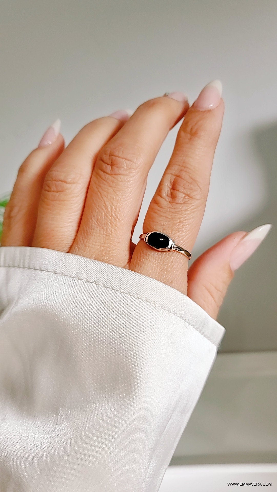 Sterling Silver 925 Oval Onyx Ring - view 6