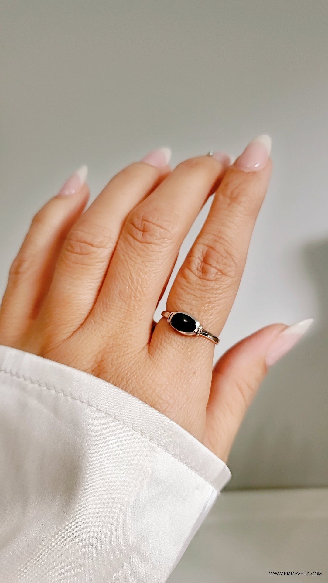Sterling Silver 925 Oval Onyx Ring - view 2