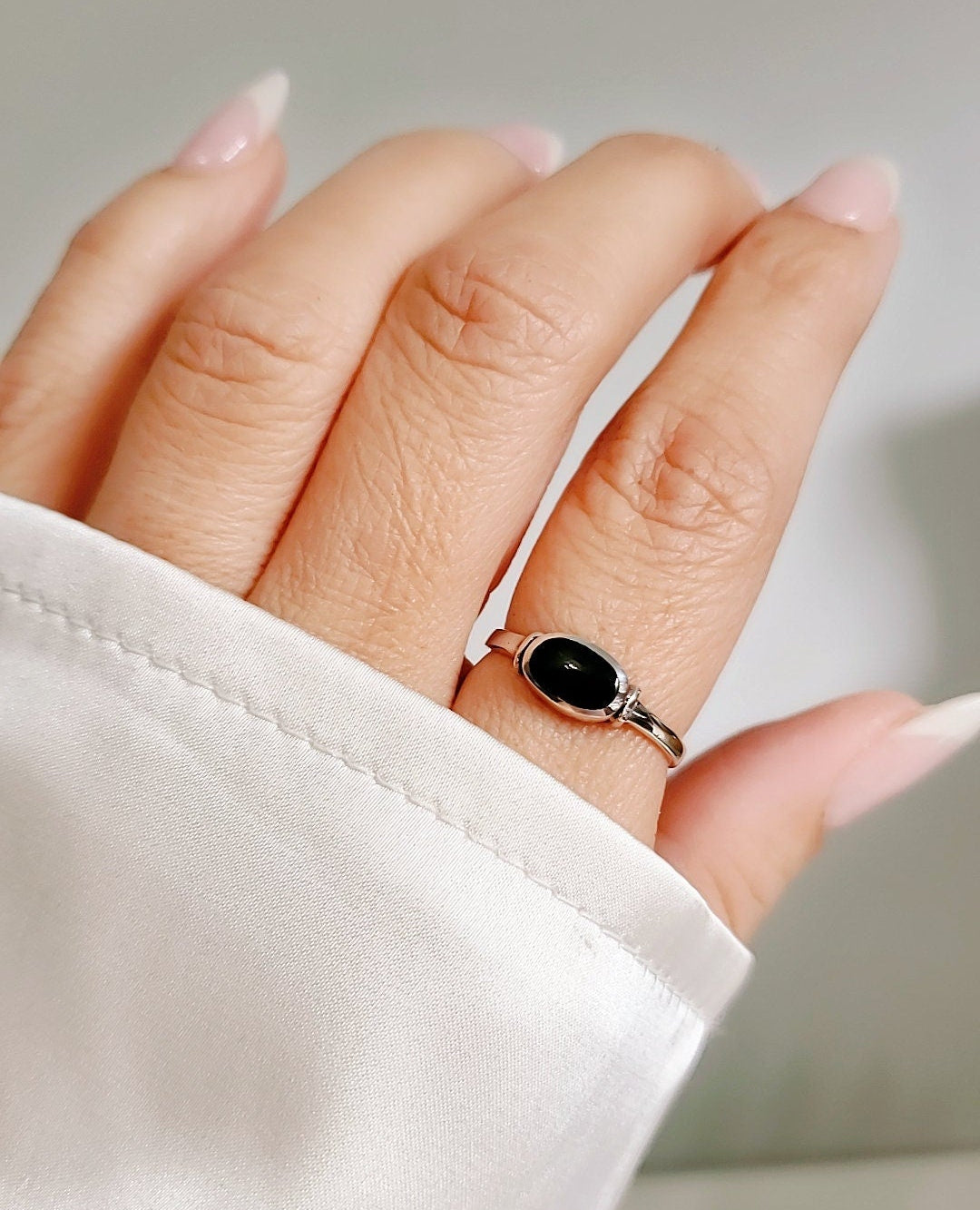 Sterling Silver 925 Oval Onyx Ring - view 8