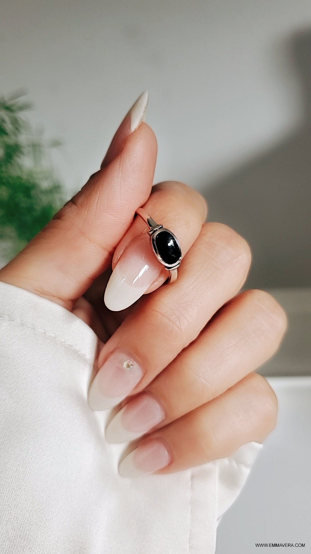 Sterling Silver 925 Oval Onyx Ring - view 4