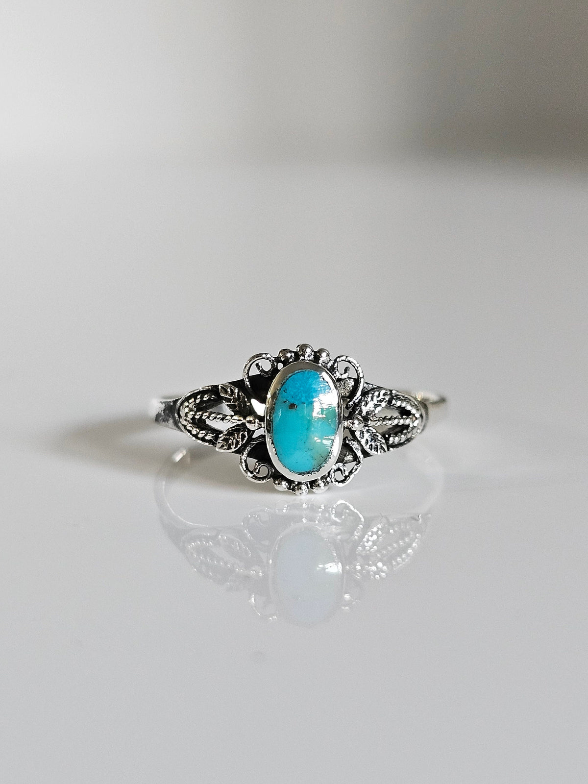 Sterling Silver Genuine Turquoise Vintage Ring - view 9