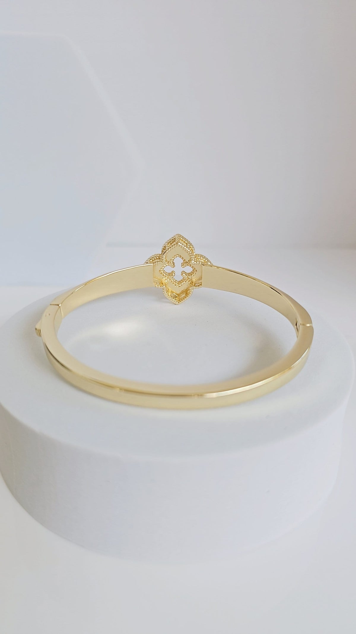 Gold Mother of Pearl Flower Clover Bangle - view 10
