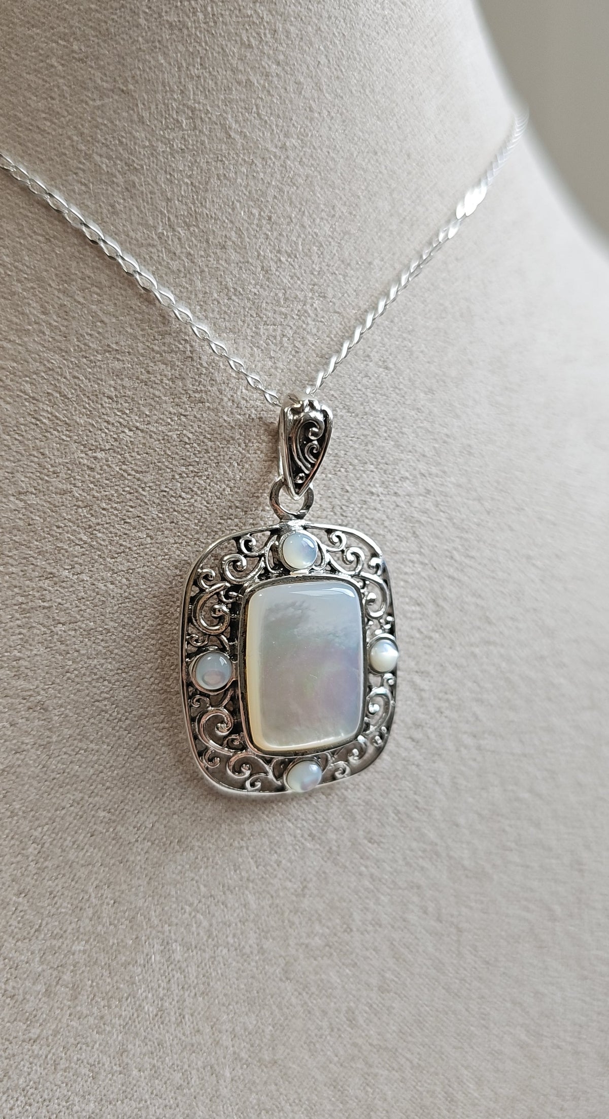 Sterling Silver 925 Mother of Pearl Pendant Necklace - view 8