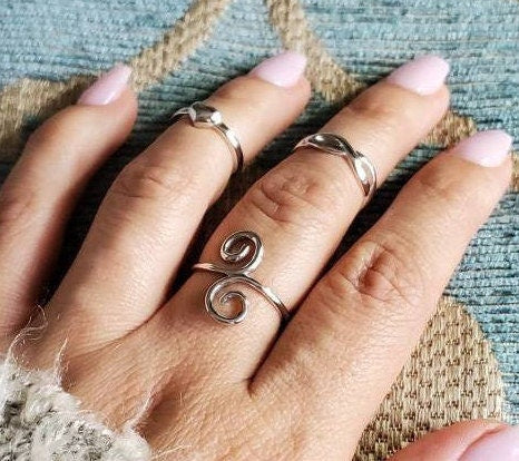 Minimalist Bohemian Style Swirl Ring - view 3