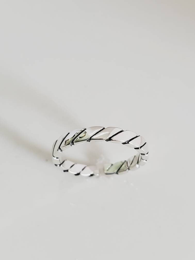 Dainty Midi Toe Sterling Silver Ring - view 3
