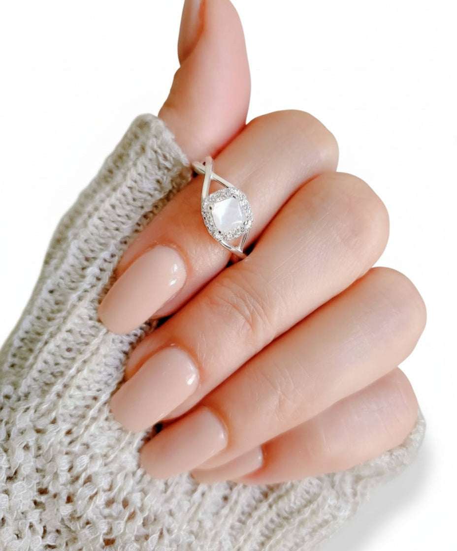 White Natural Mother of Pearl Sterling Silver Ring - view 6