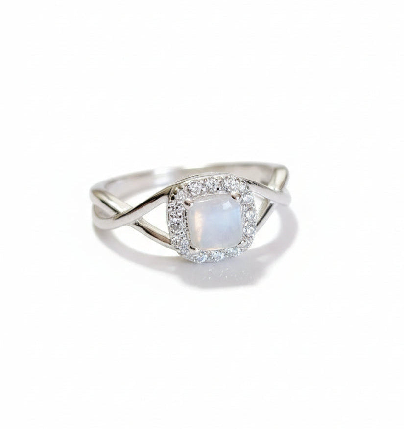 White Natural Mother of Pearl Sterling Silver Ring